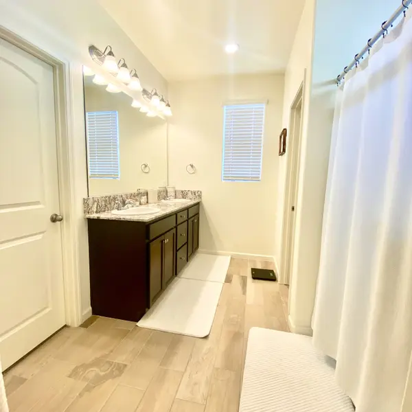 Seymour St, Tulare, CA 93274