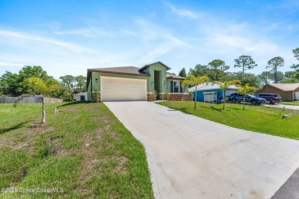 563 Holmes AVE NW, Palm Bay, FL 32907
