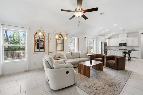 107 Brighton Woods CT, Conroe, TX 77318