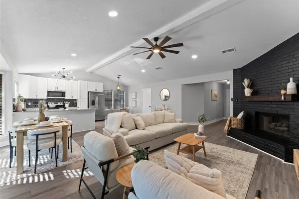 17 S Greenbud CT, The Woodlands, TX 77380