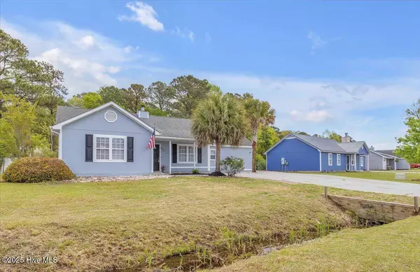 233 Zachary LN, Hubert, NC 28539