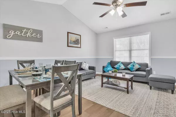 233 Zachary LN, Hubert, NC 28539