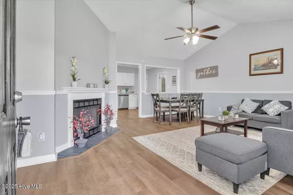 233 Zachary LN, Hubert, NC 28539