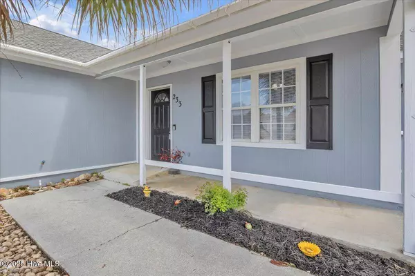 233 Zachary LN, Hubert, NC 28539