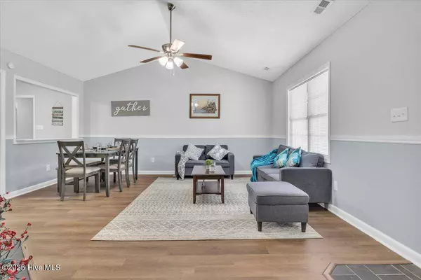 233 Zachary LN, Hubert, NC 28539