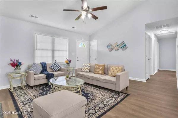 235 Zachary LN, Hubert, NC 28539