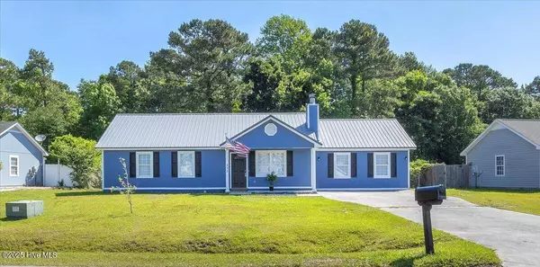 235 Zachary LN, Hubert, NC 28539