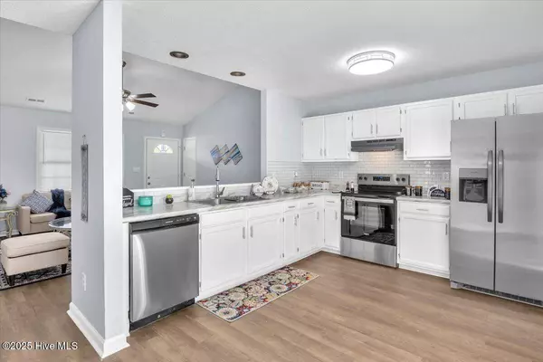 235 Zachary LN, Hubert, NC 28539