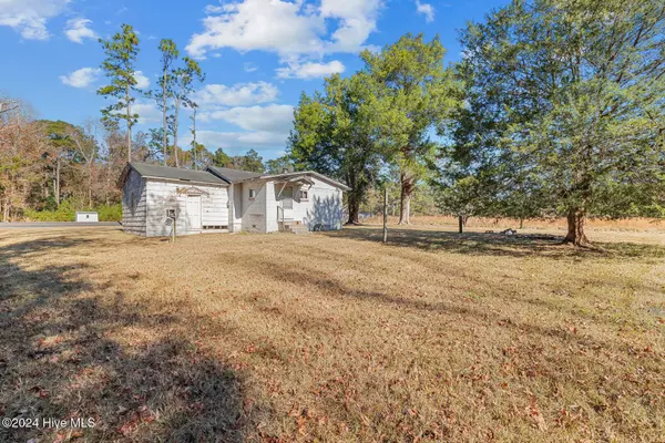 9626 Nc Highway 50, Maple Hill, NC 28454