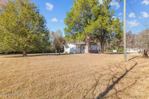 9626 Nc Highway 50, Maple Hill, NC 28454