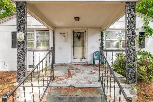 4424 W Moore ST, Farmville, NC 27828