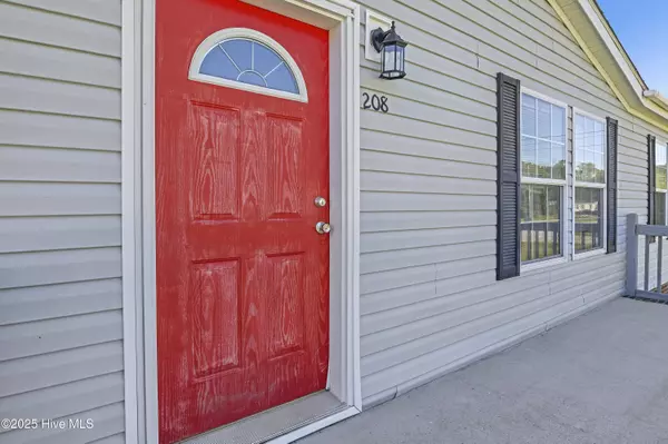 208 Shipmans PIKE, Jacksonville, NC 28546