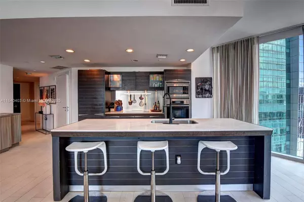 200 Biscayne Boulevard Way #3901, Miami, FL 33131