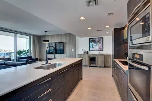 200 Biscayne Boulevard Way #3901, Miami, FL 33131