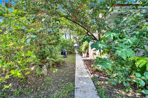 7966 CAMINO CIR #B-3, Miami, FL 33143