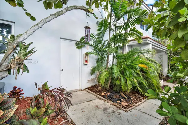7966 CAMINO CIR #B-3, Miami, FL 33143