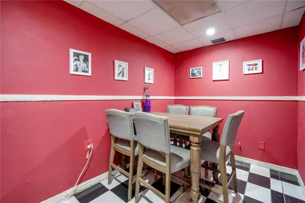 1121 NW 29th St, Miami, FL 33127