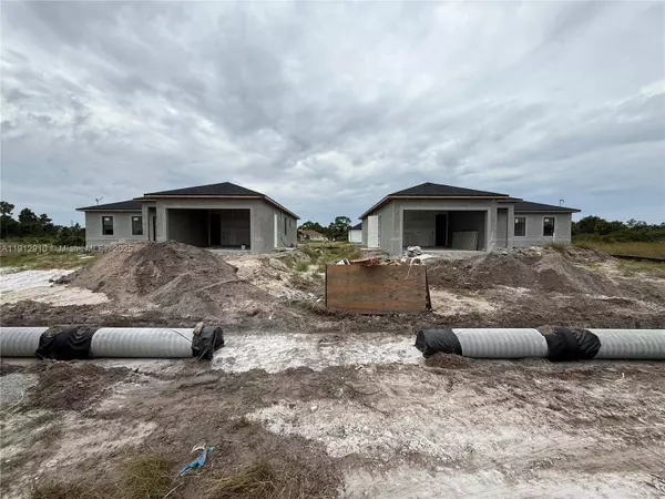 914 Manresa Ave S, Lehigh Acres, FL 33974