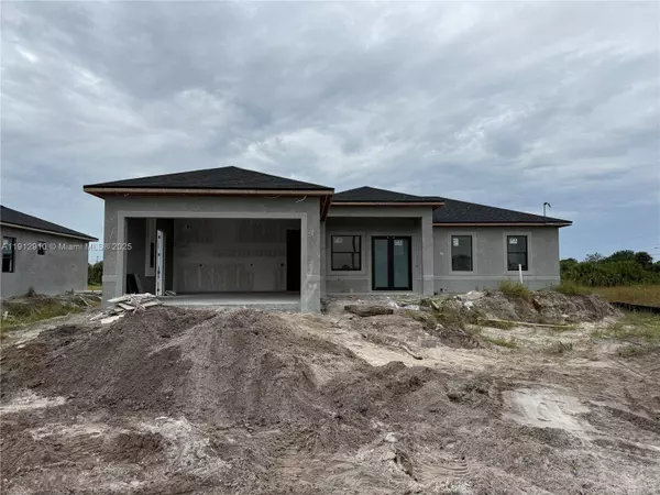 914 Manresa Ave S, Lehigh Acres, FL 33974