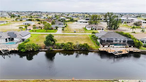 718 NW 38 pl, Cape Coral, FL 33993