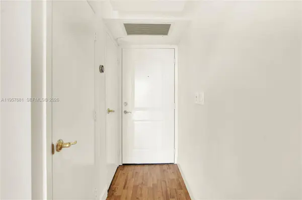 100 S Bayview Dr #1222, Sunny Isles Beach, FL 33160