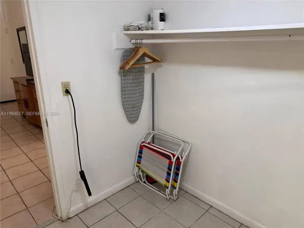 26 W Diplomat Pkwy #2229, Hallandale Beach, FL 33009