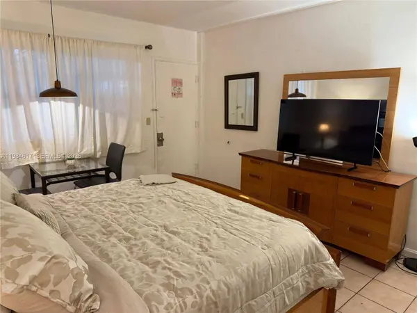 26 W Diplomat Pkwy #2229, Hallandale Beach, FL 33009
