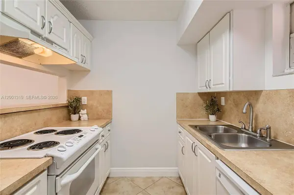 29 Santillane Ave #2, Coral Gables, FL 33134