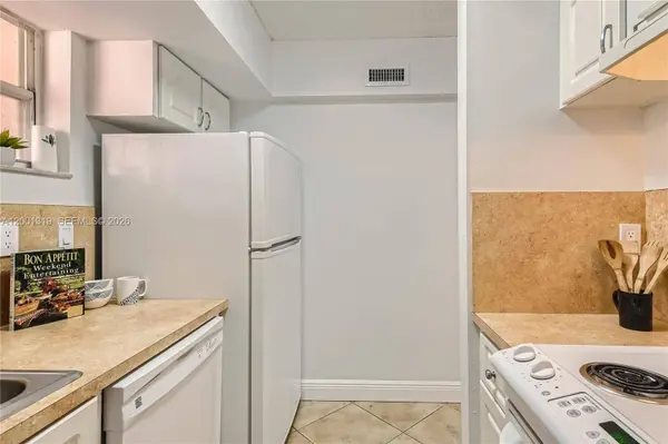29 Santillane Ave #2, Coral Gables, FL 33134
