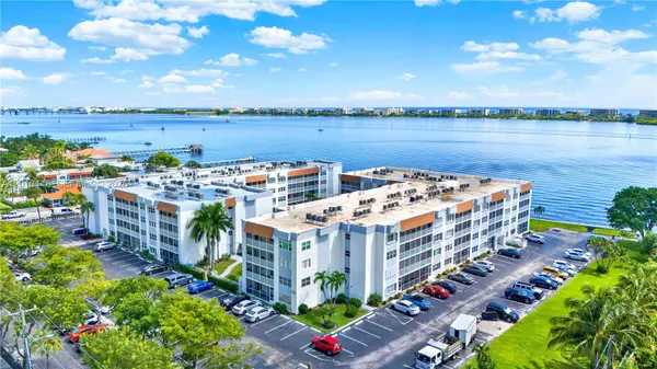 1516 S Lakeside Dr #105, Lake Worth, FL 33460