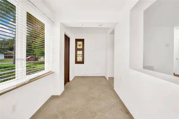 6890 SW 51st St, Miami, FL 33155