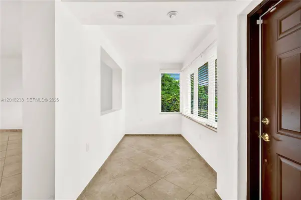 6890 SW 51st St, Miami, FL 33155