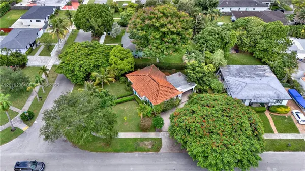6890 SW 51st St, Miami, FL 33155