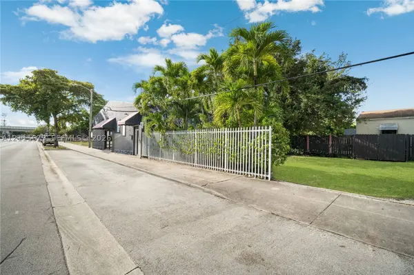 1121 NW 29th St, Miami, FL 33127