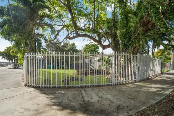 1121 NW 29th St, Miami, FL 33127