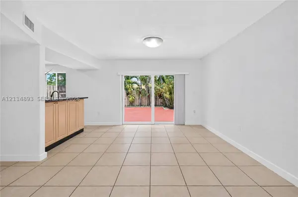8279 NW 7th St #8279, Miami, FL 33126