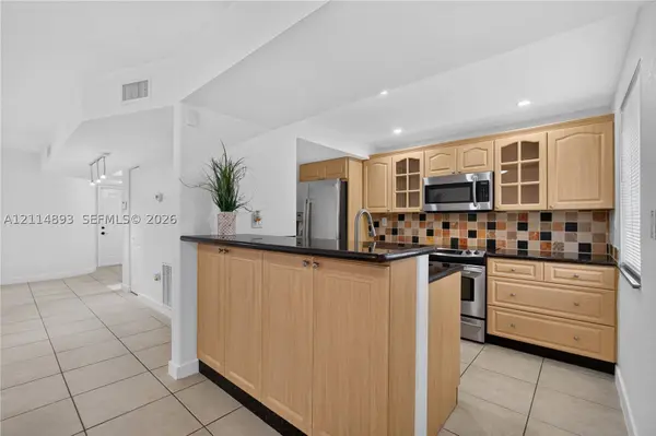 8279 NW 7th St #8279, Miami, FL 33126