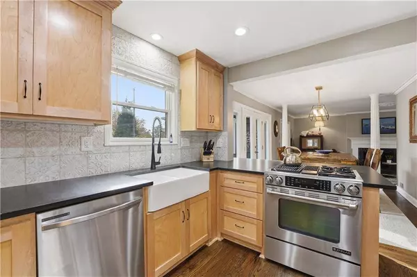 2105 W 50th TER, Mission Woods, KS 66205