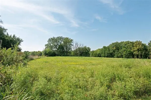 23061 Hatchell RD, Tonganoxie, KS 66086