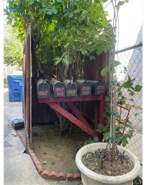 Los Angeles, CA 90033-4418,2507 E 4th St