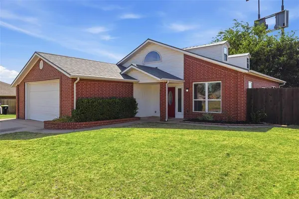 2302 Oakridge DR