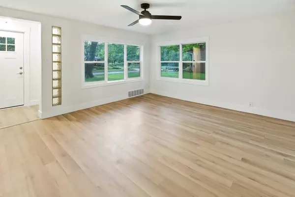 320 W Nickels Street, Midland, MI 48640