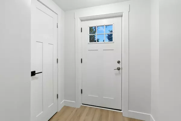 320 W Nickels Street, Midland, MI 48640