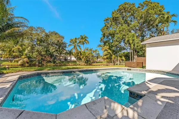 5037 SW 87th Ter, Cooper City, FL 33328