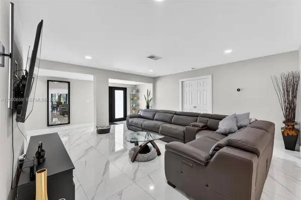 2051 NW 93rd Ln, Sunrise, FL 33322