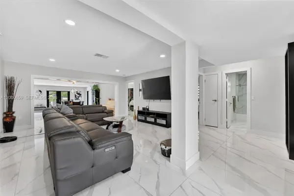 2051 NW 93rd Ln, Sunrise, FL 33322