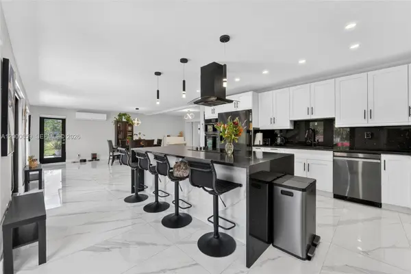 2051 NW 93rd Ln, Sunrise, FL 33322