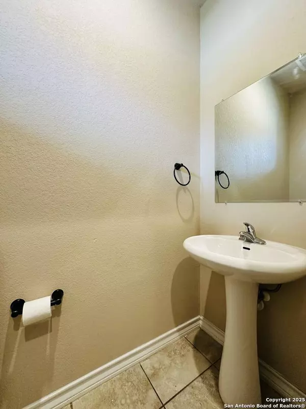 7002 Lakeview #102, San Antonio, TX 78244