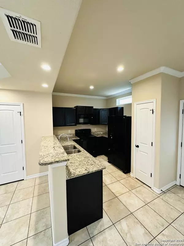 7002 Lakeview #102, San Antonio, TX 78244