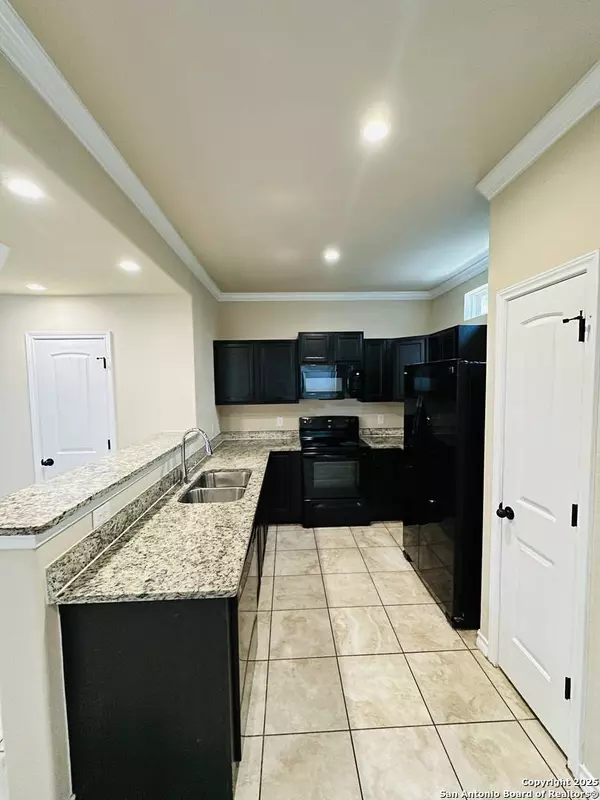 7002 Lakeview #102, San Antonio, TX 78244